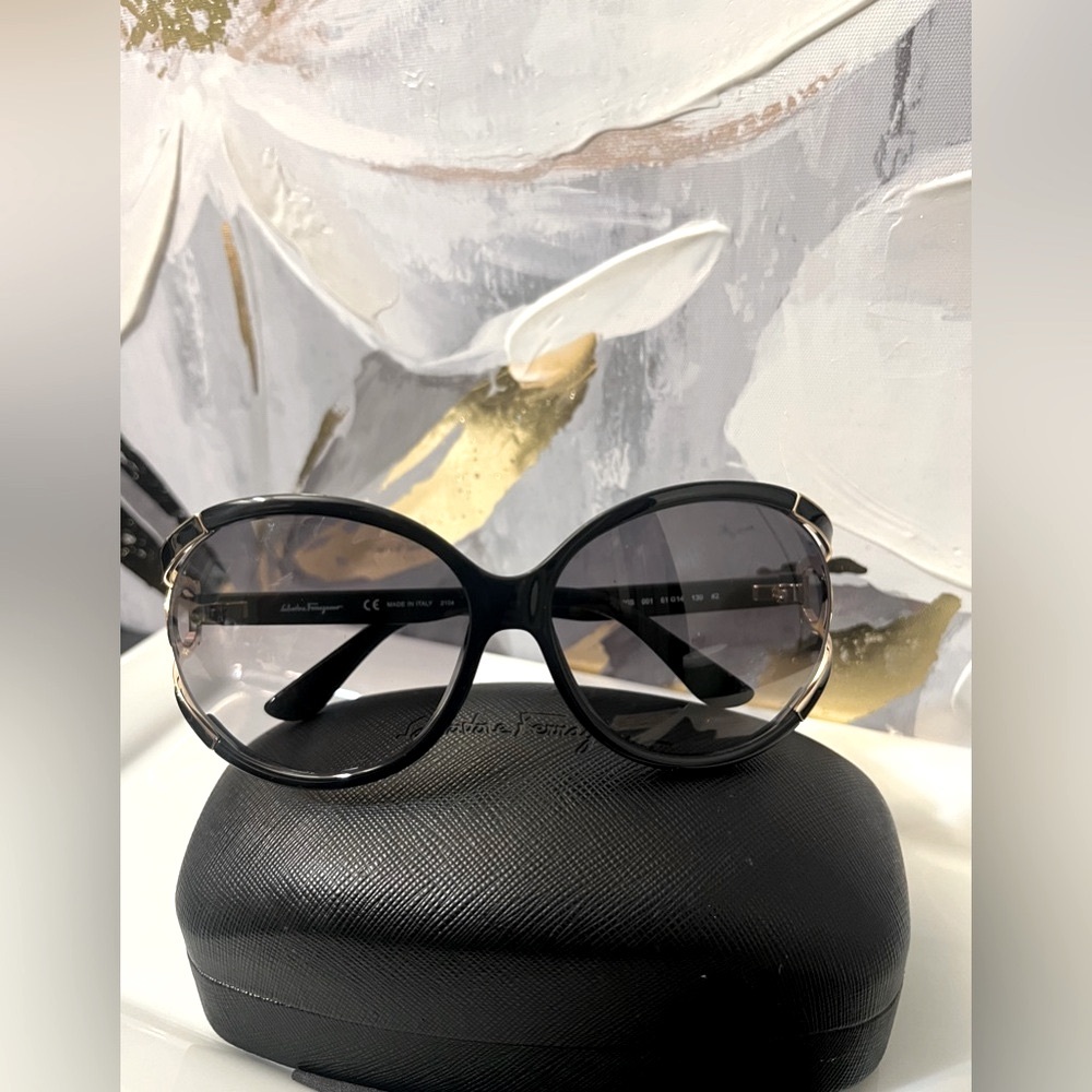 🛍️Salvatore Ferragamo Black and Gold Sunglasses